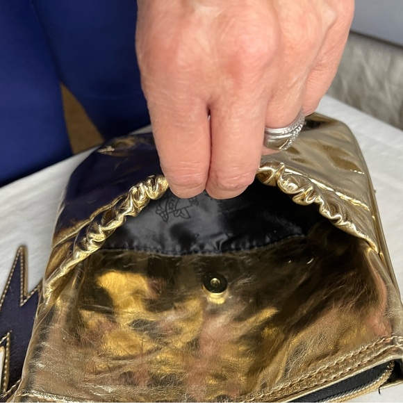 Betsey Johnson Betseyville Ruf Love Crossbody Handbag in Gold with Black accents - Picture 6 of 13